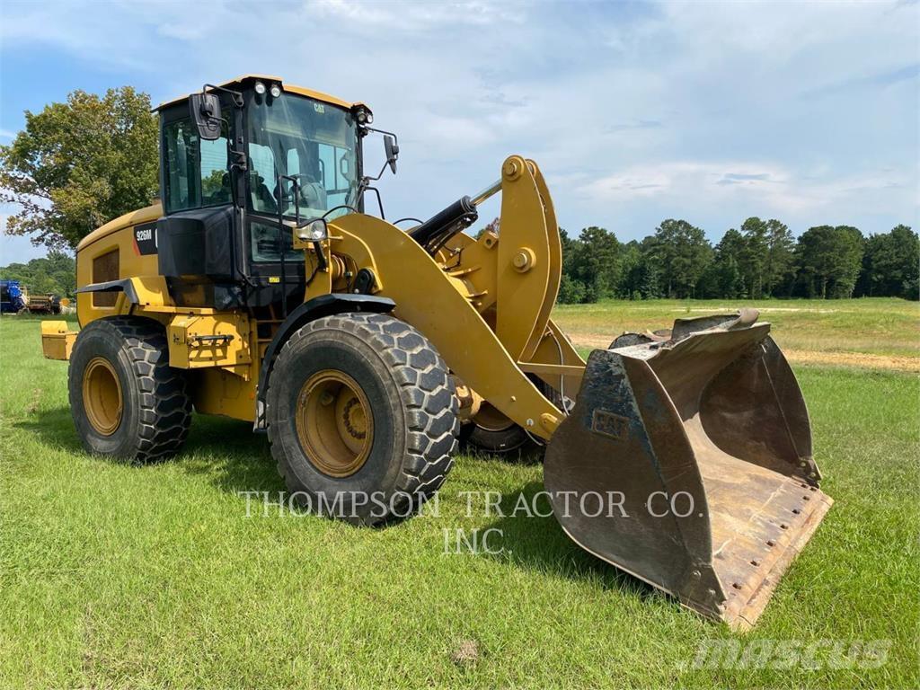 CAT 926M Chargeuse sur pneus