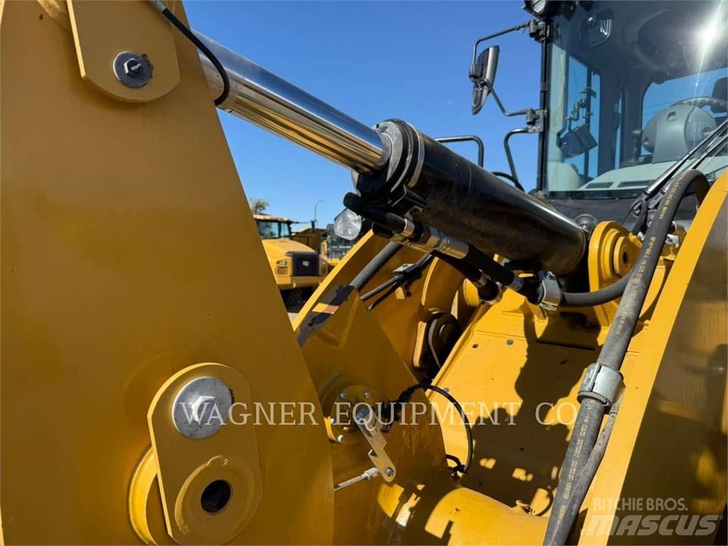 CAT 930M Chargeuse sur pneus