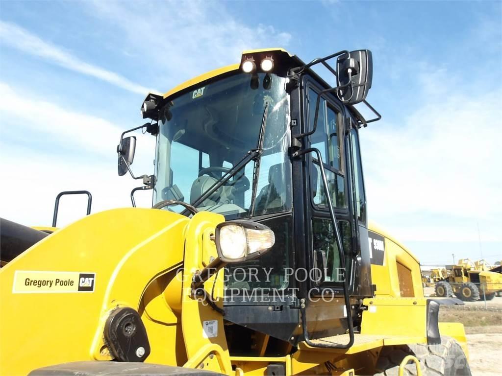 CAT 930M Chargeuse sur pneus