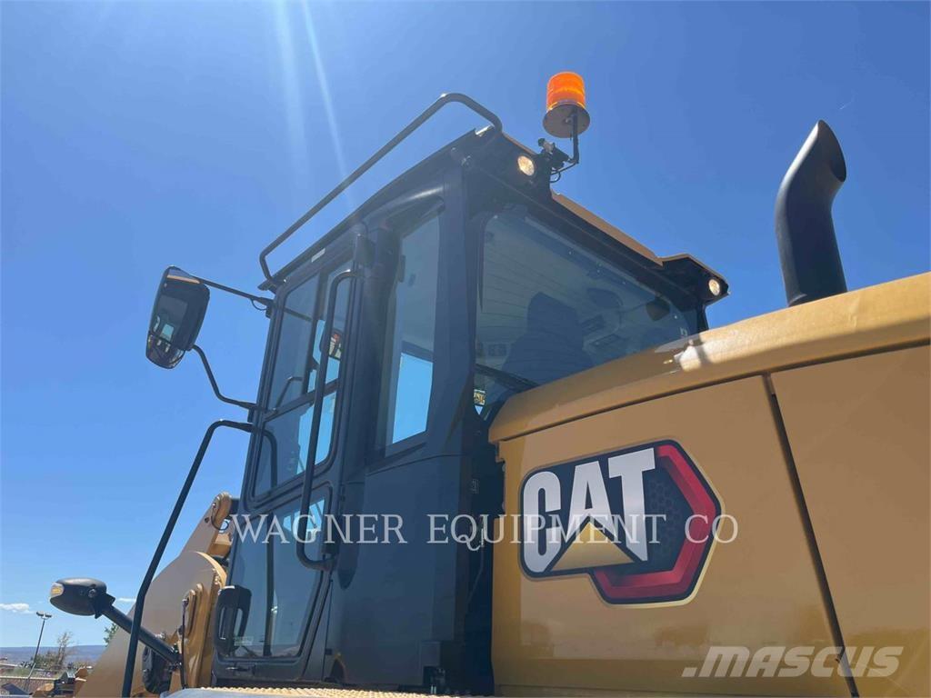 CAT 930M Chargeuse sur pneus
