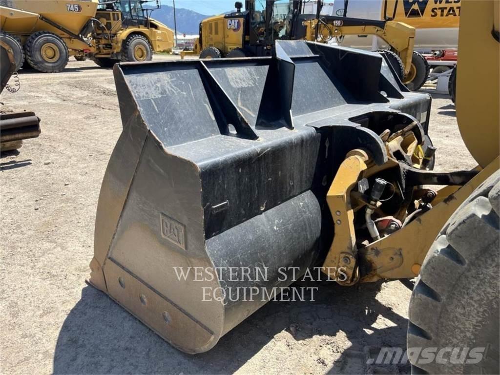 CAT 930M Chargeuse sur pneus