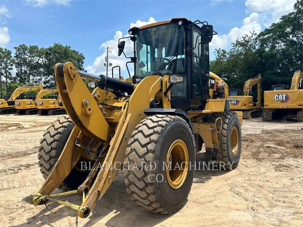 CAT 930M Chargeuse sur pneus
