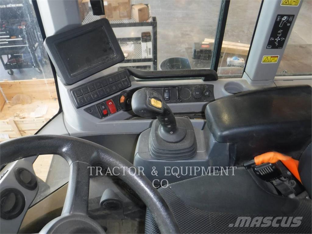 CAT 930M Chargeuse sur pneus