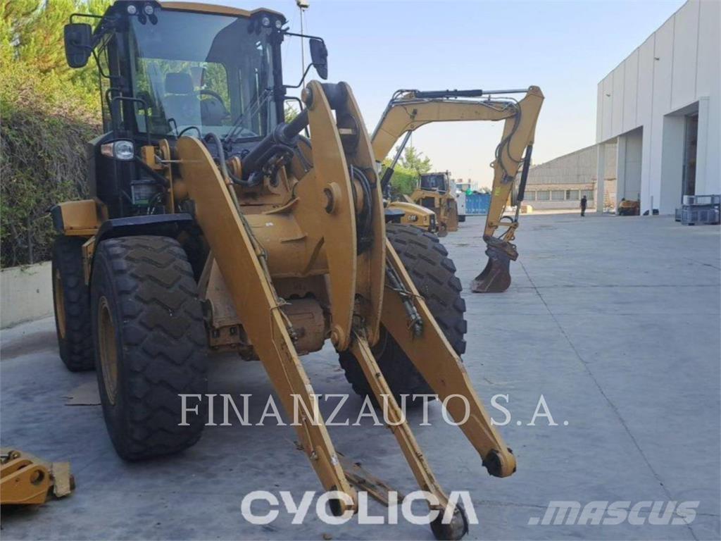 CAT 930M Chargeuse sur pneus