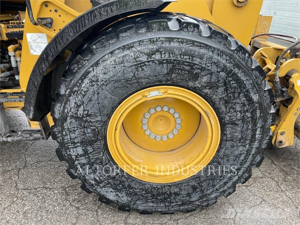 CAT 930M Chargeuse sur pneus