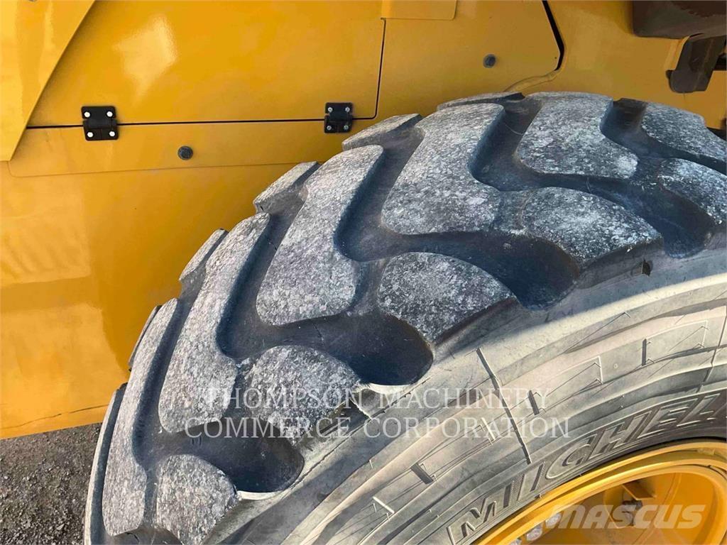 CAT 930M Chargeuse sur pneus