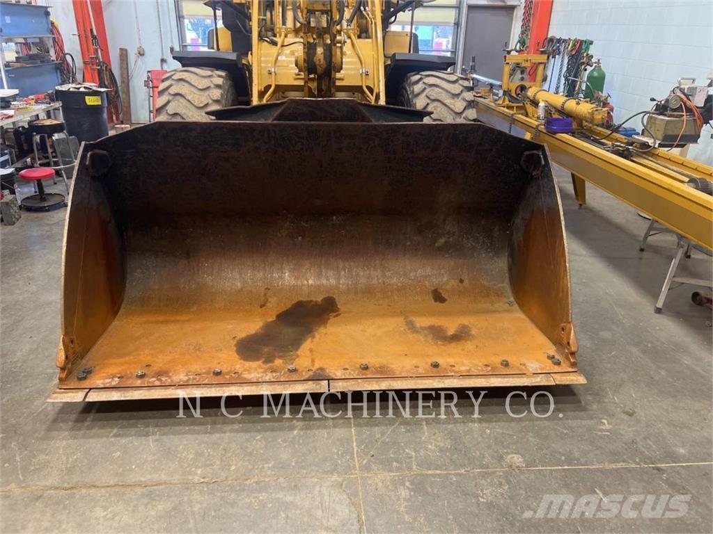 CAT 930M Chargeuse sur pneus