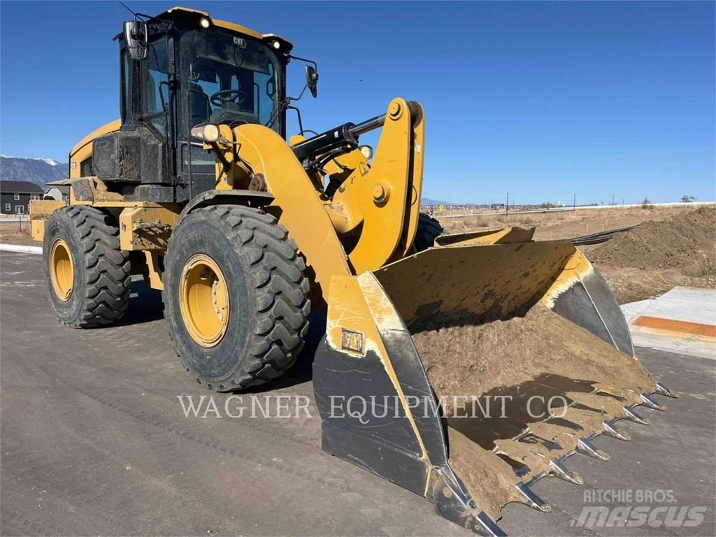 CAT 938 Chargeuse sur pneus