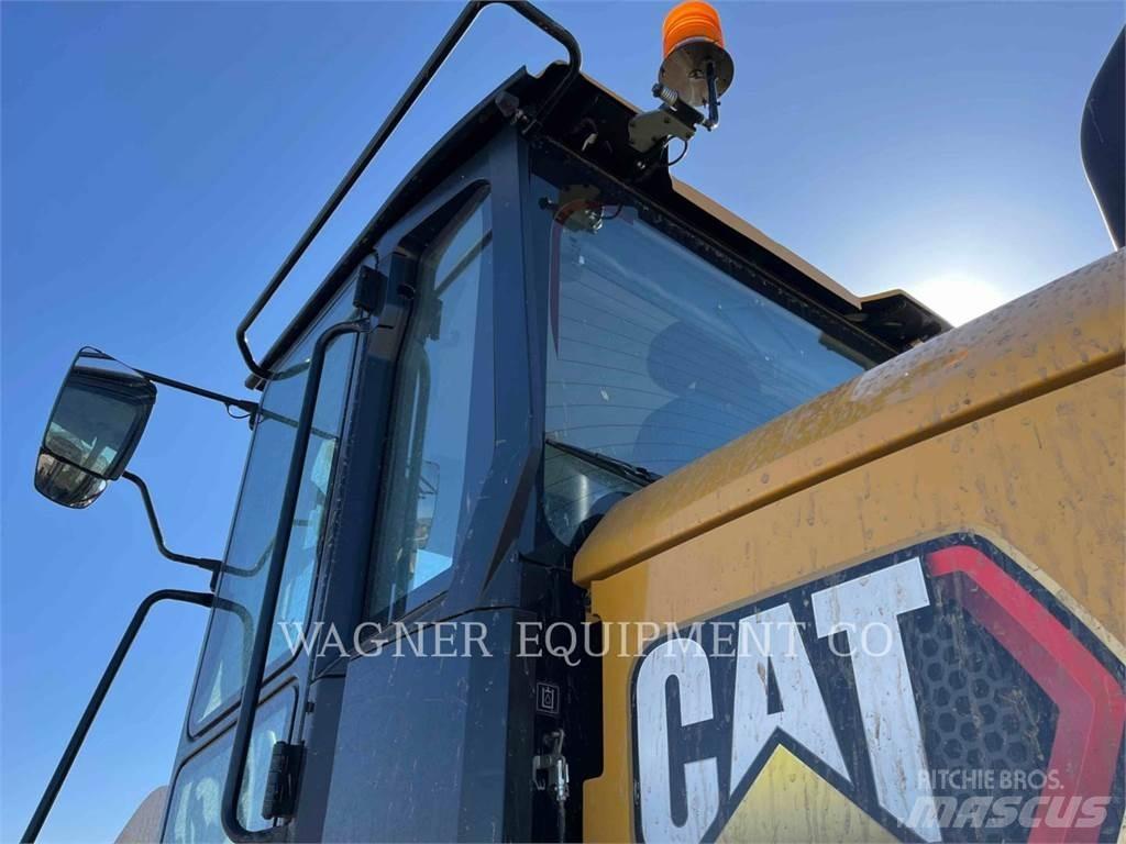 CAT 938 Chargeuse sur pneus