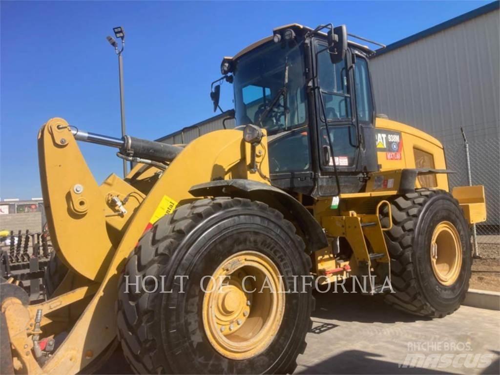CAT 938 Chargeuse sur pneus