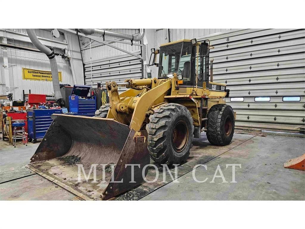 CAT 938F Chargeuse sur pneus