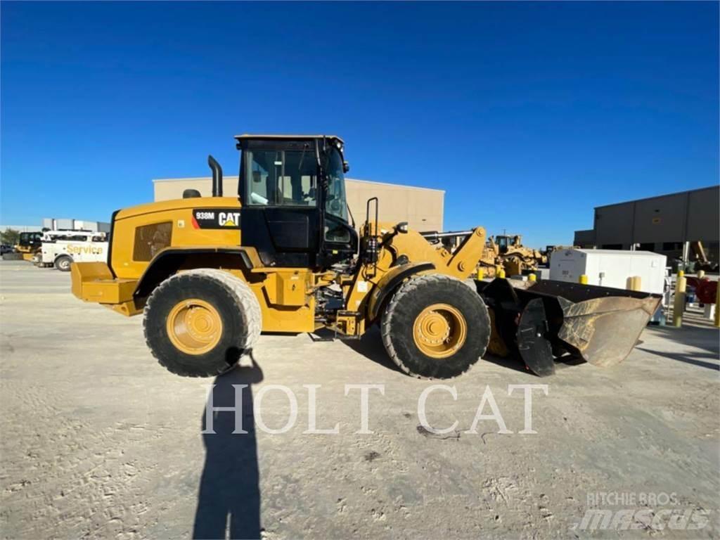 CAT 938M Chargeuse sur pneus