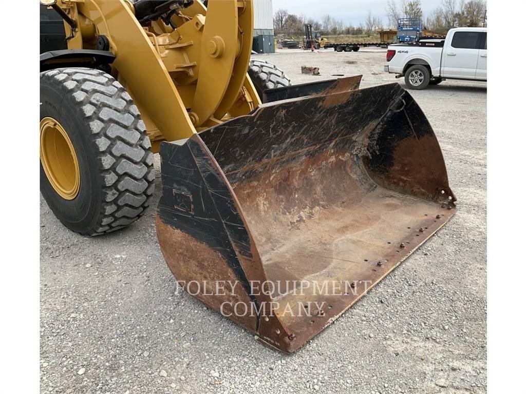 CAT 938M Chargeuse sur pneus