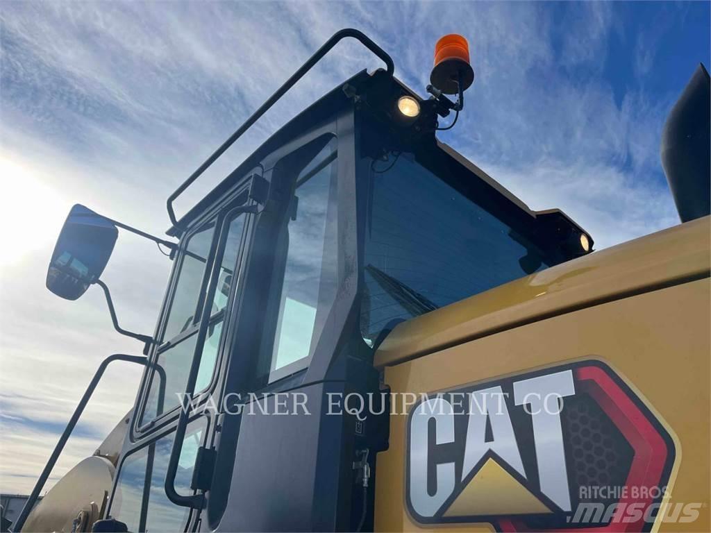 CAT 938M Chargeuse sur pneus