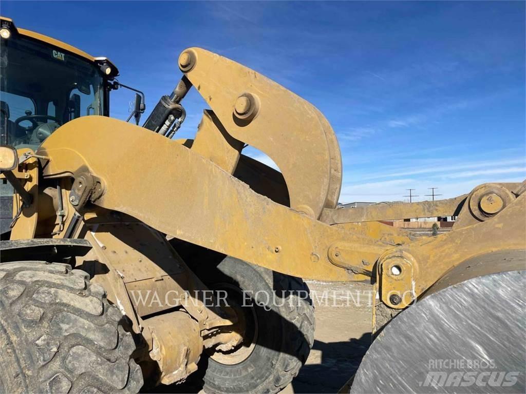 CAT 938M Chargeuse sur pneus