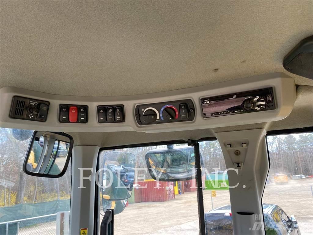 CAT 938M Chargeuse sur pneus