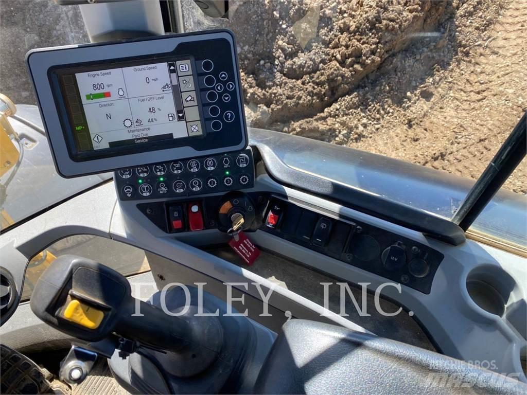 CAT 938M Chargeuse sur pneus