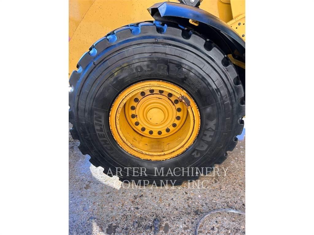 CAT 938M Chargeuse sur pneus