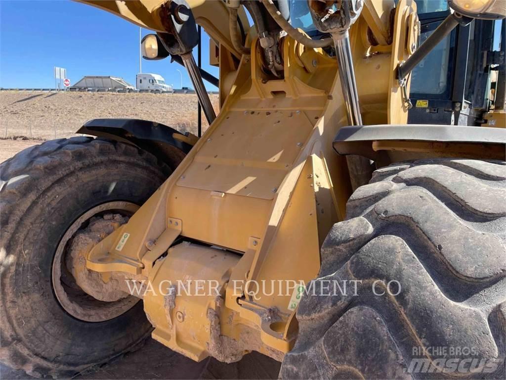 CAT 938M Chargeuse sur pneus
