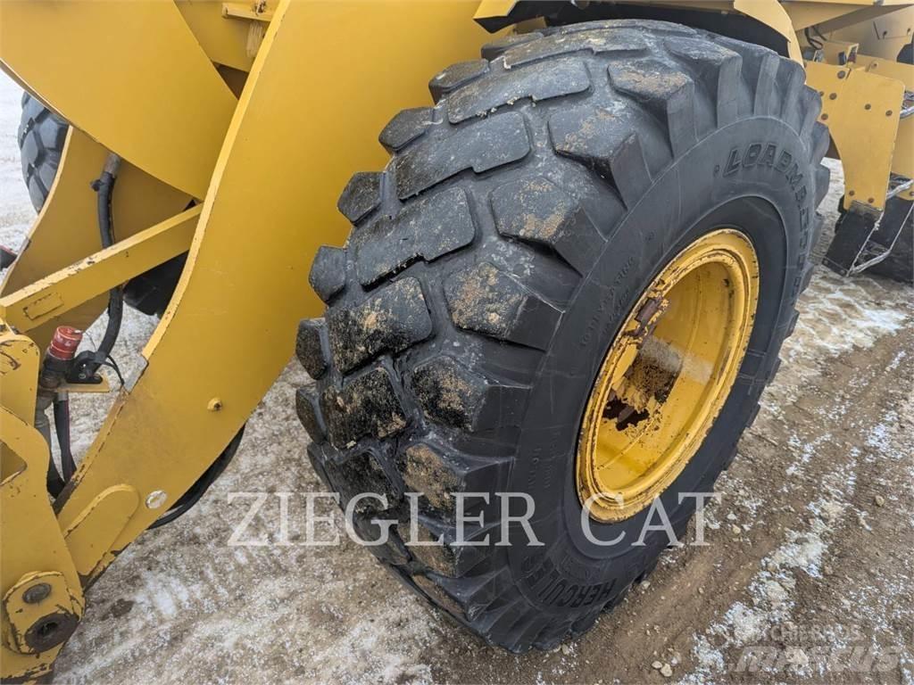 CAT 938M Chargeuse sur pneus