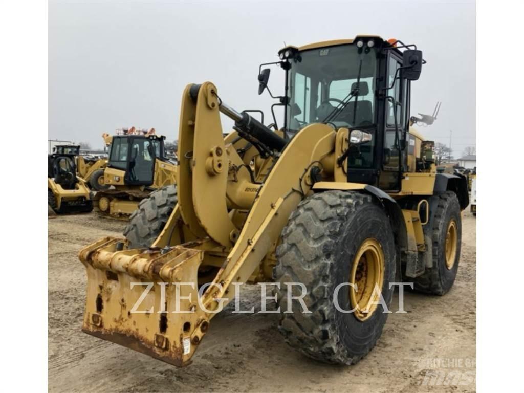 CAT 938M Chargeuse sur pneus
