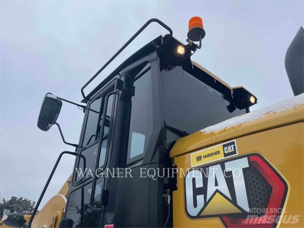 CAT 938M Chargeuse sur pneus