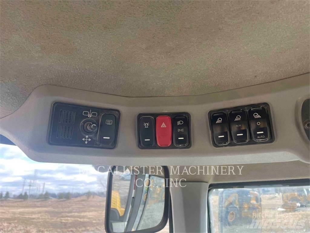 CAT 938M Chargeuse sur pneus