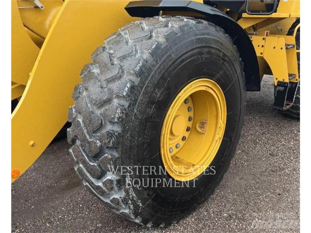 CAT 938M Chargeuse sur pneus