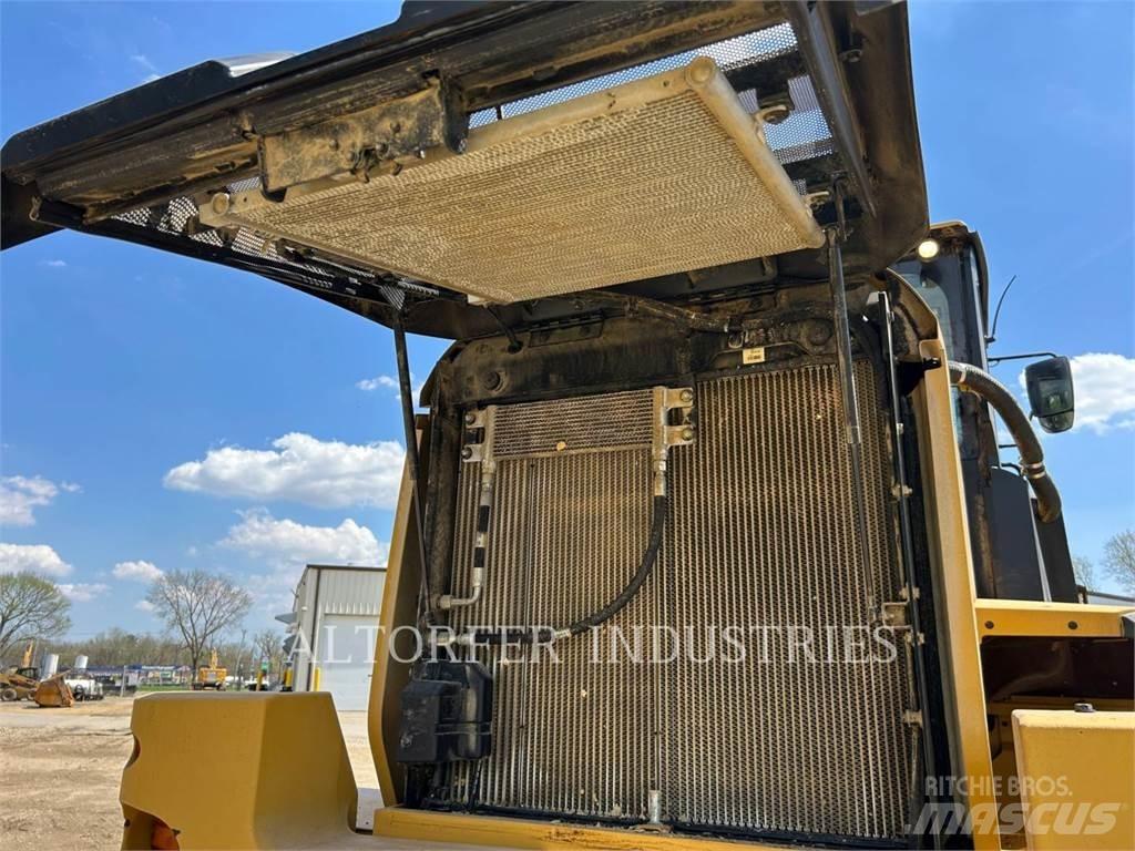 CAT 938M Chargeuse sur pneus