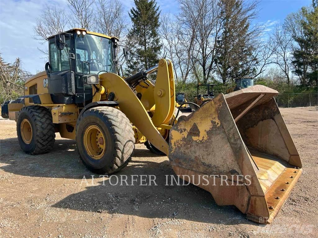 CAT 938M Chargeuse sur pneus