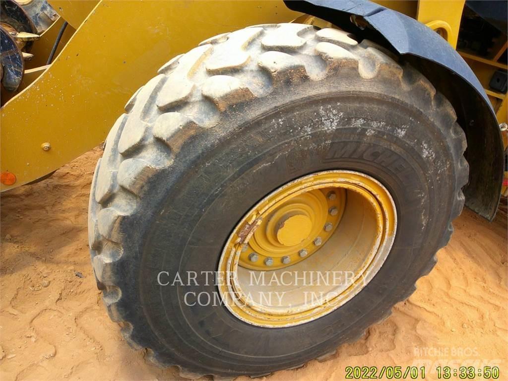 CAT 938M Chargeuse sur pneus