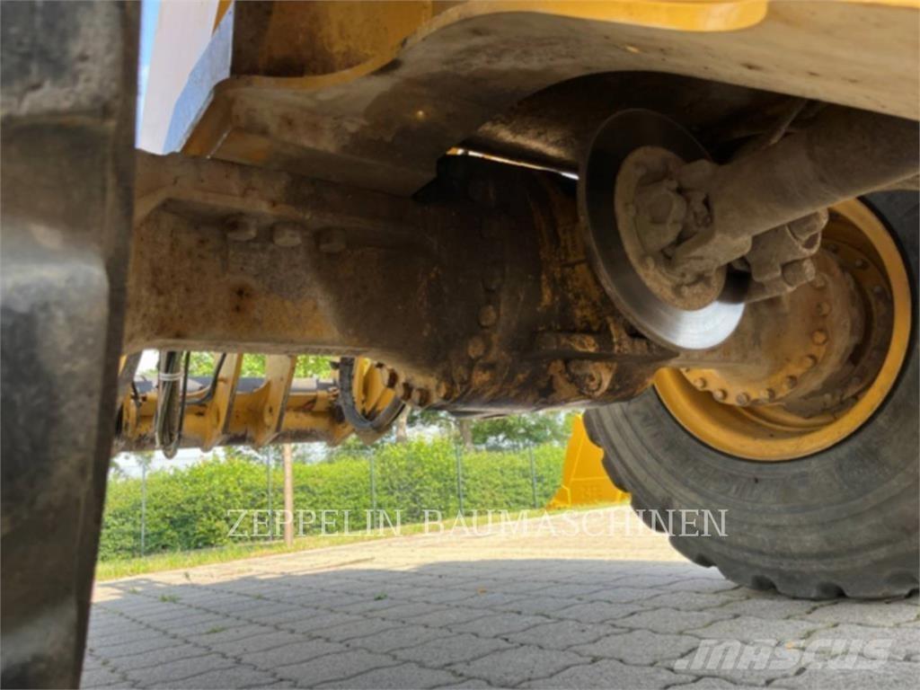 CAT 938M Chargeuse sur pneus