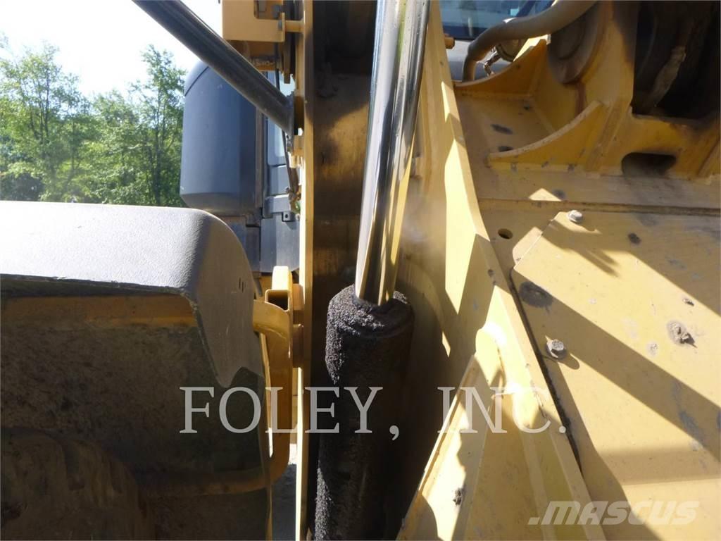 CAT 938M Chargeuse sur pneus