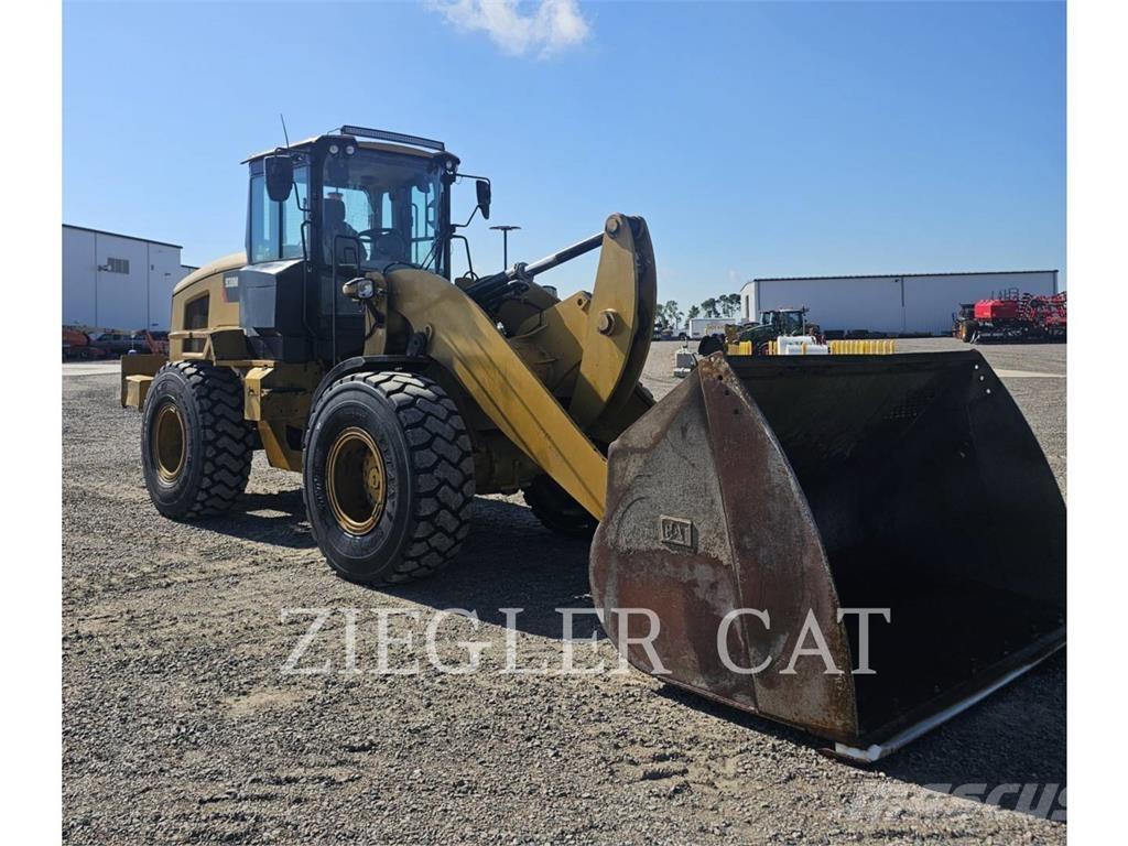 CAT 938M Chargeuse sur pneus