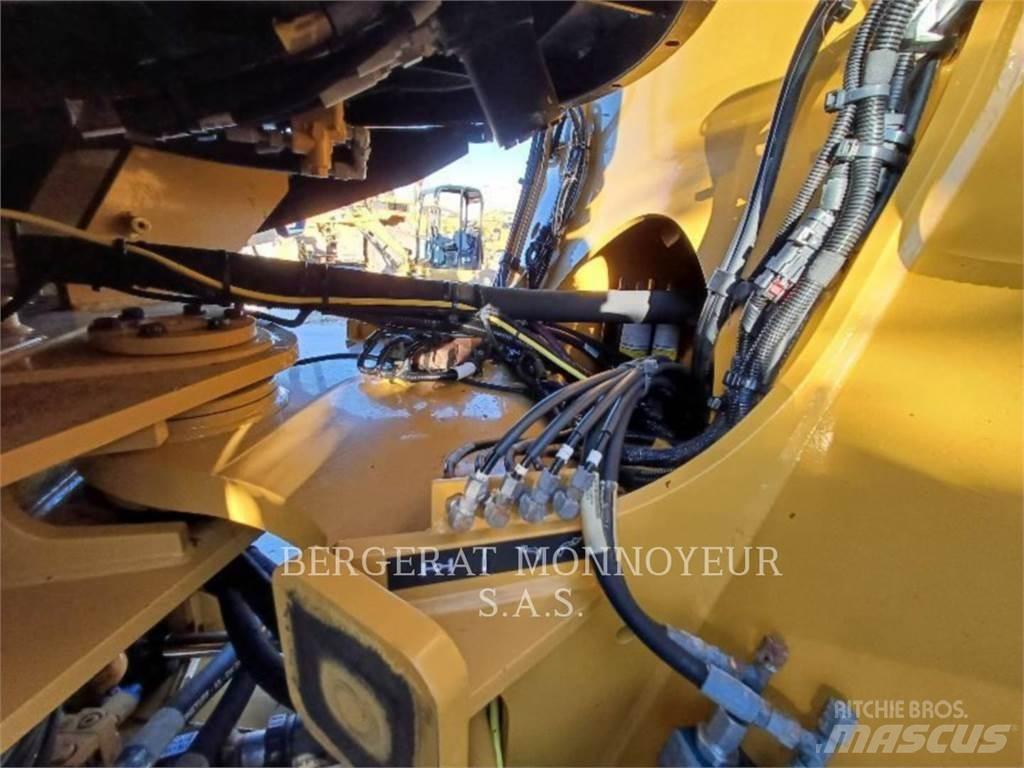 CAT 938M Chargeuse sur pneus
