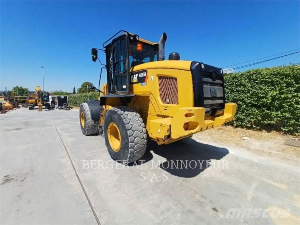 CAT 938M Chargeuse sur pneus