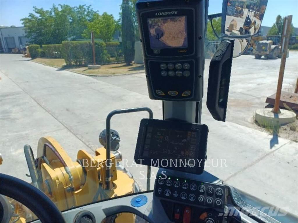 CAT 938M Chargeuse sur pneus
