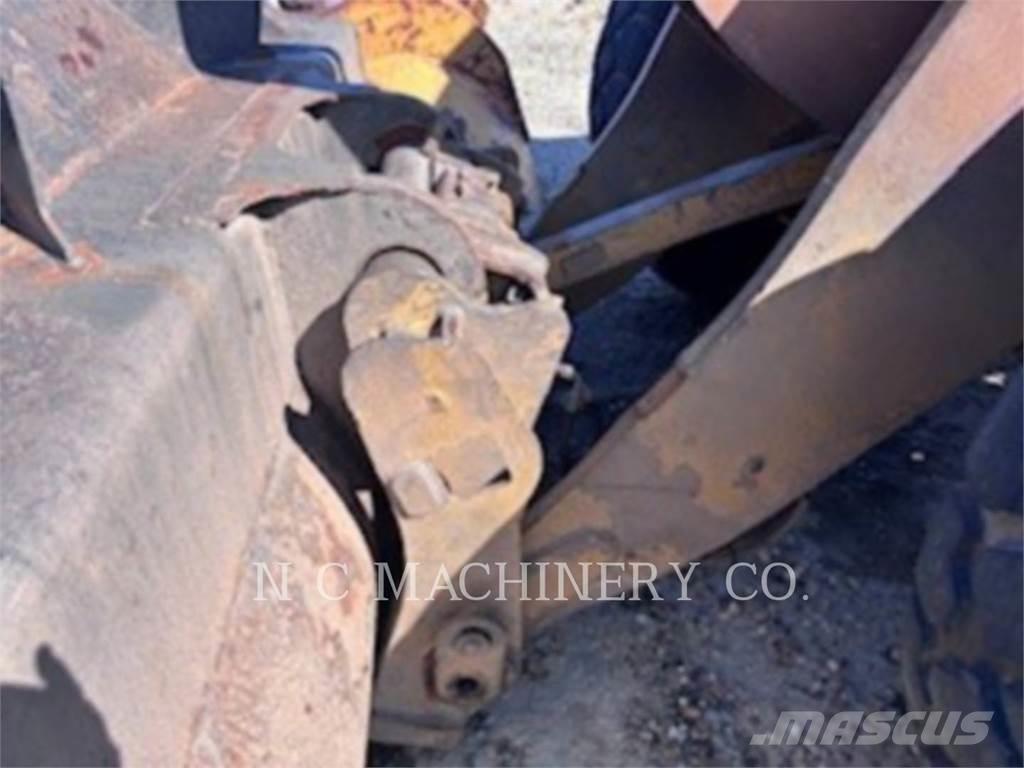 CAT 938M Chargeuse sur pneus