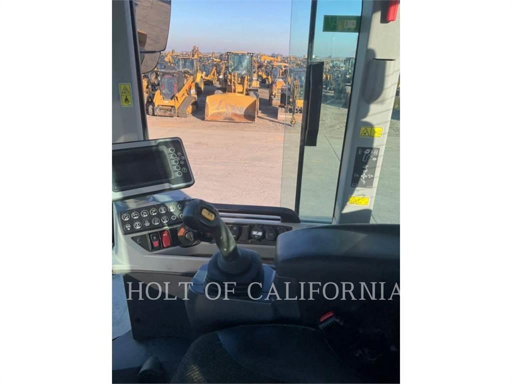 CAT 938M Chargeuse sur pneus