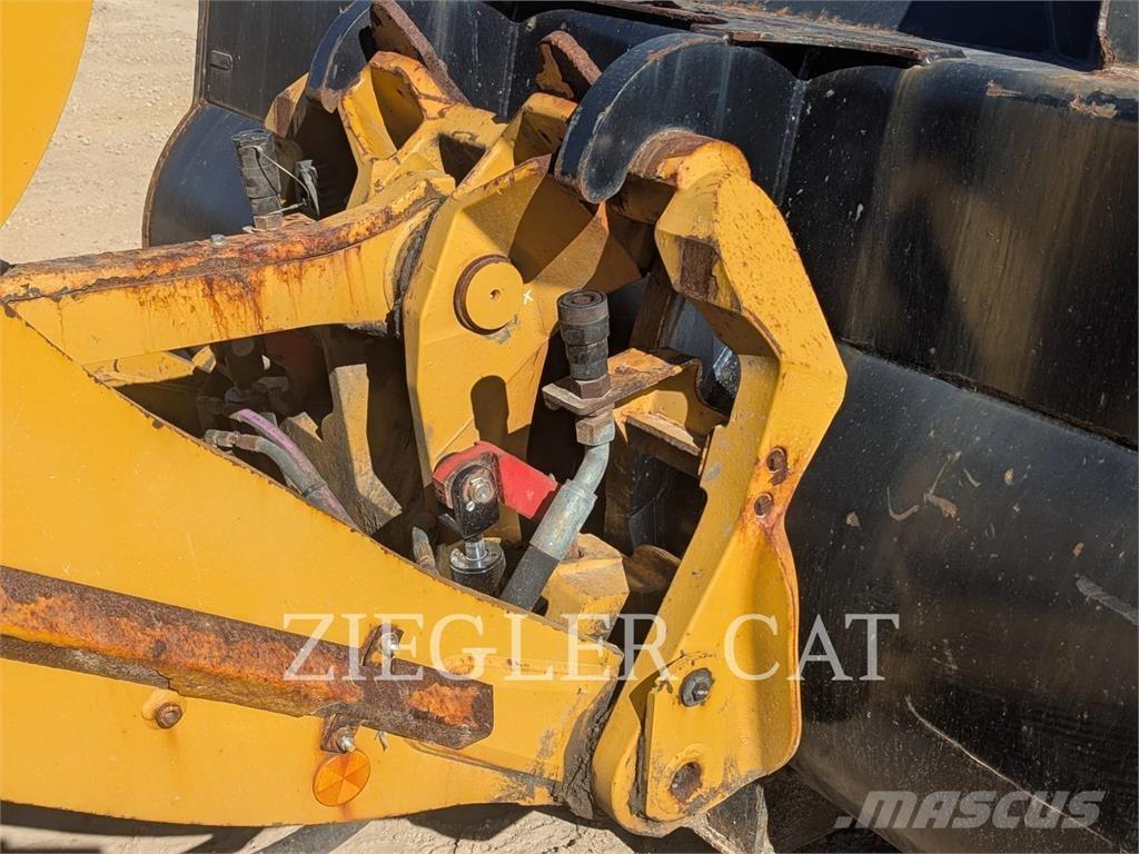 CAT 938M Chargeuse sur pneus