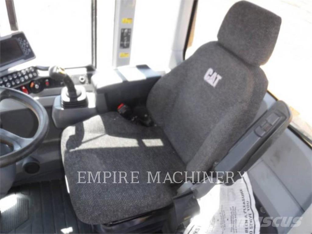 CAT 938M Chargeuse sur pneus