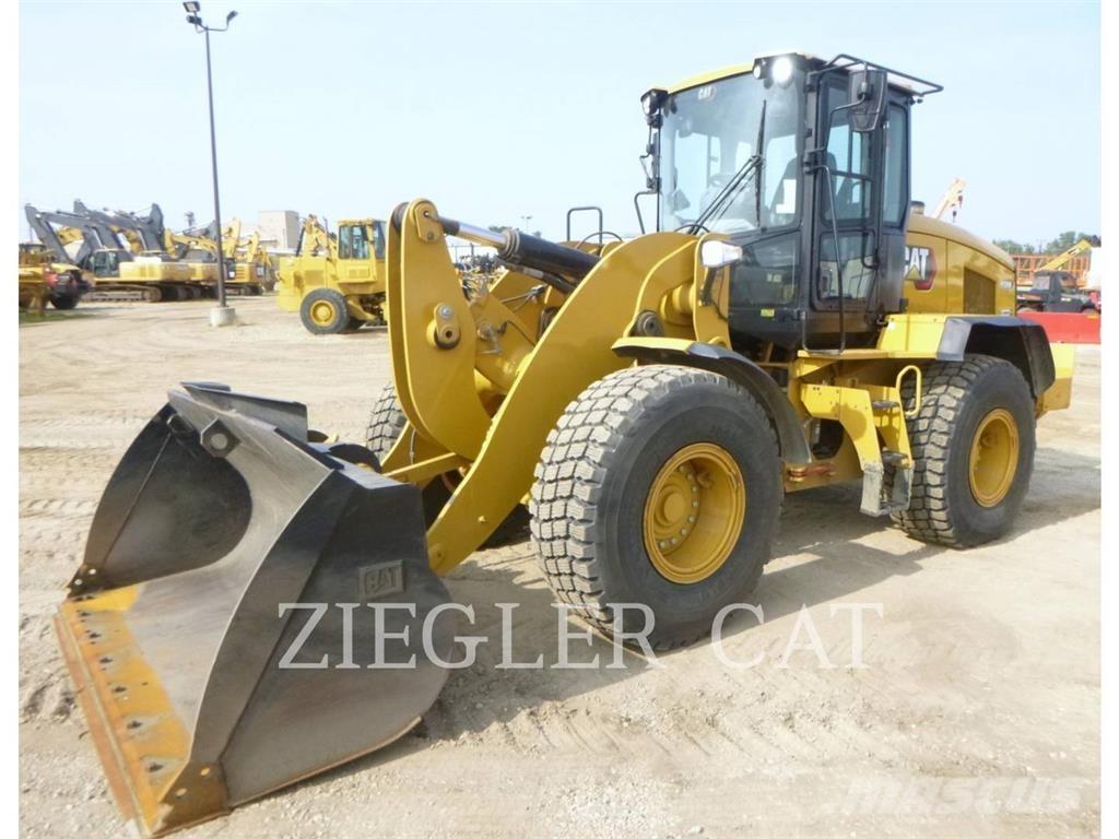 CAT 938M Chargeuse sur pneus