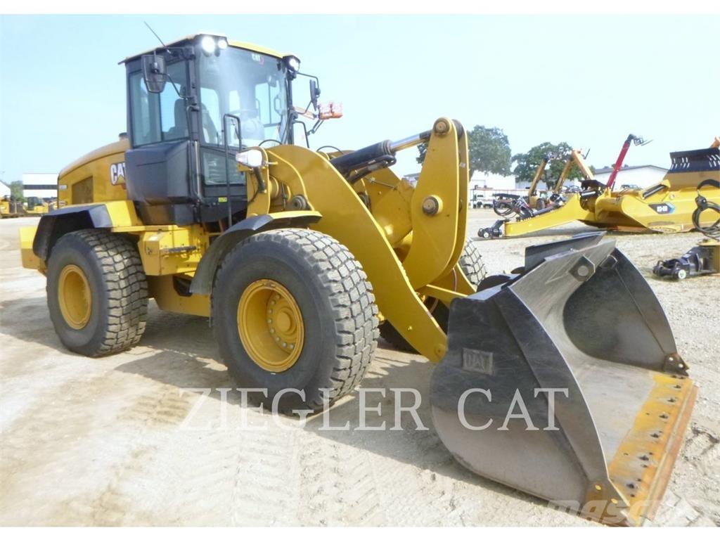 CAT 938M Chargeuse sur pneus