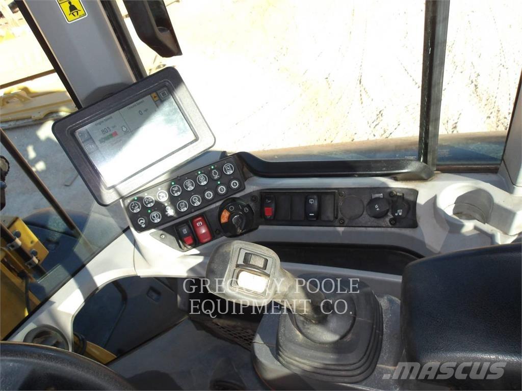 CAT 938M Chargeuse sur pneus