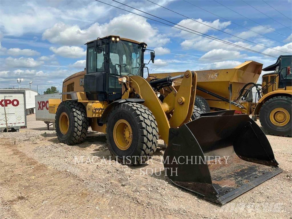 CAT 938M Chargeuse sur pneus