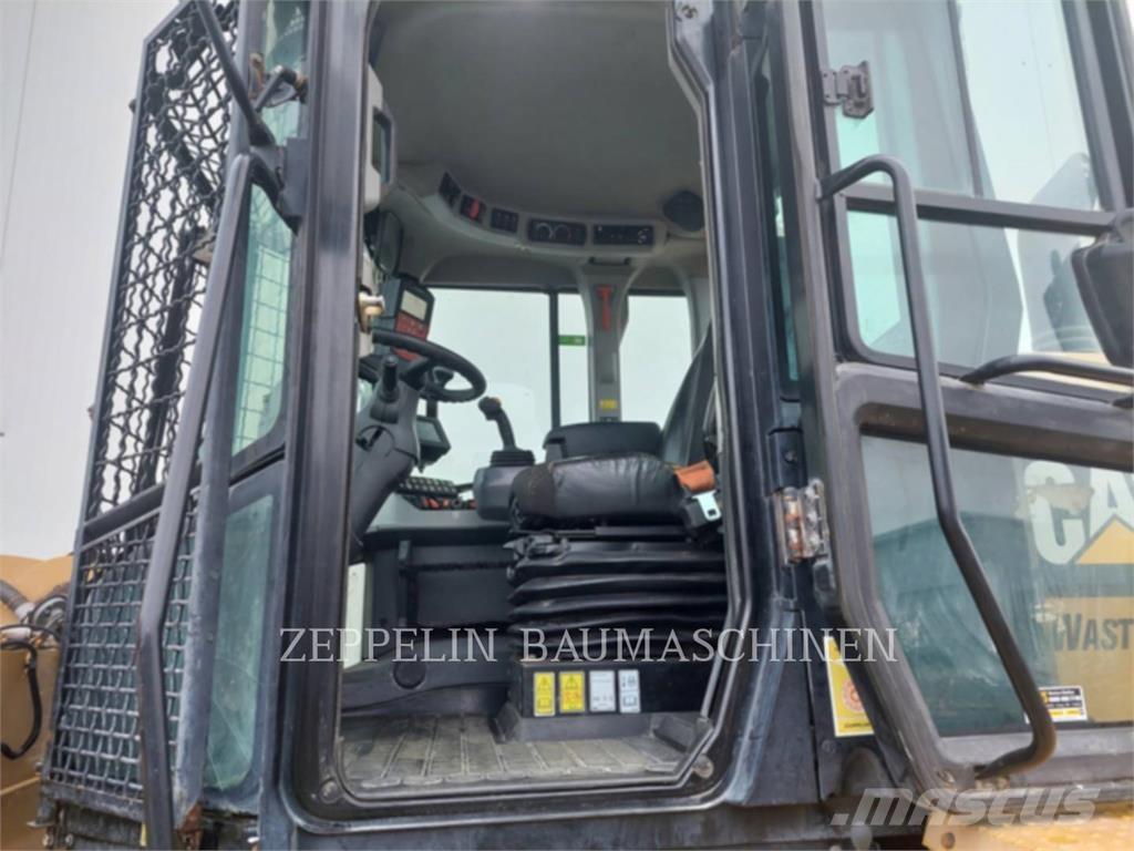 CAT 938M Chargeuse sur pneus