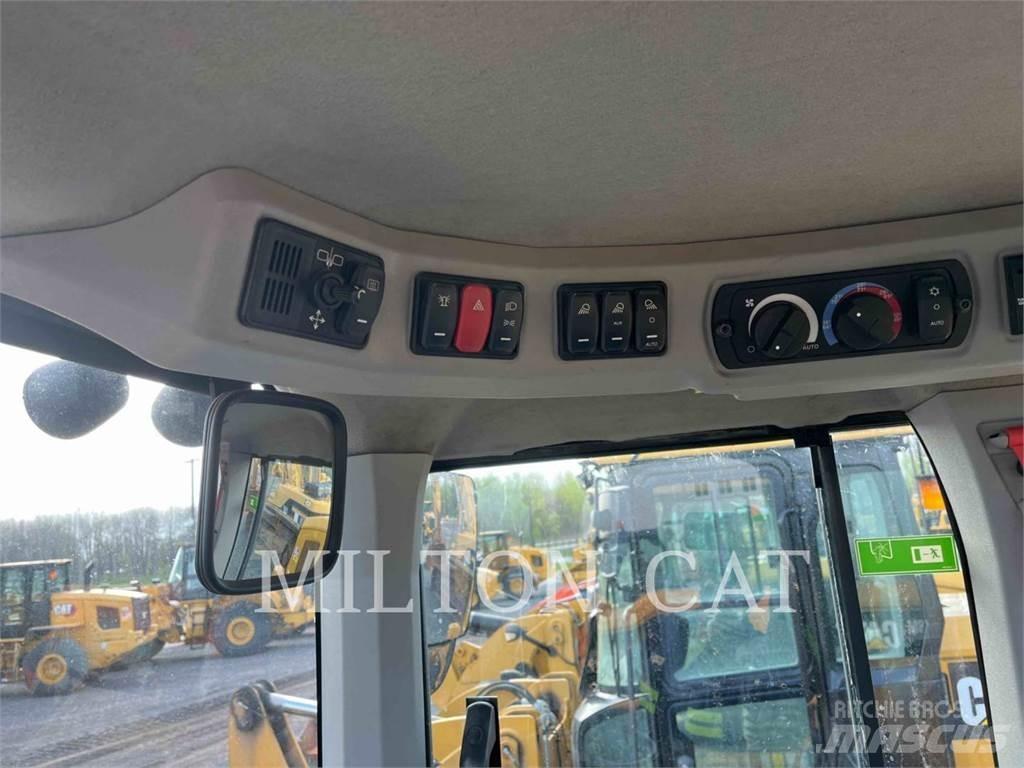CAT 938M 2V Chargeuse sur pneus