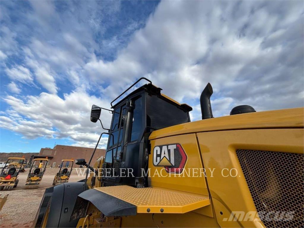 CAT 938M QC 3V Chargeuse sur pneus