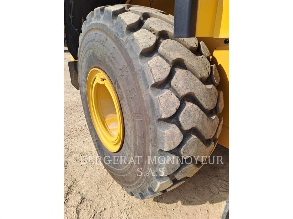 CAT 966 Chargeuse sur pneus