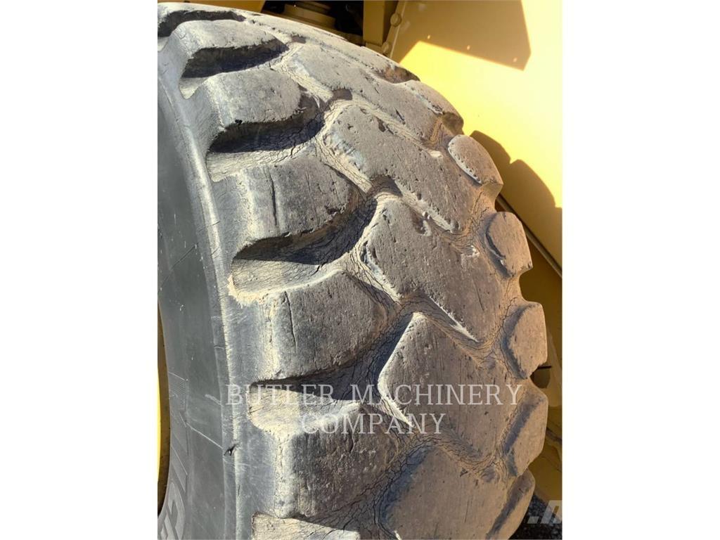 CAT 966G Chargeuse sur pneus